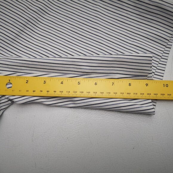 NWT Hilary Radley Ladies Size 8 White with Grey Stripes Pull On Style Shorts - Picture 11 of 11